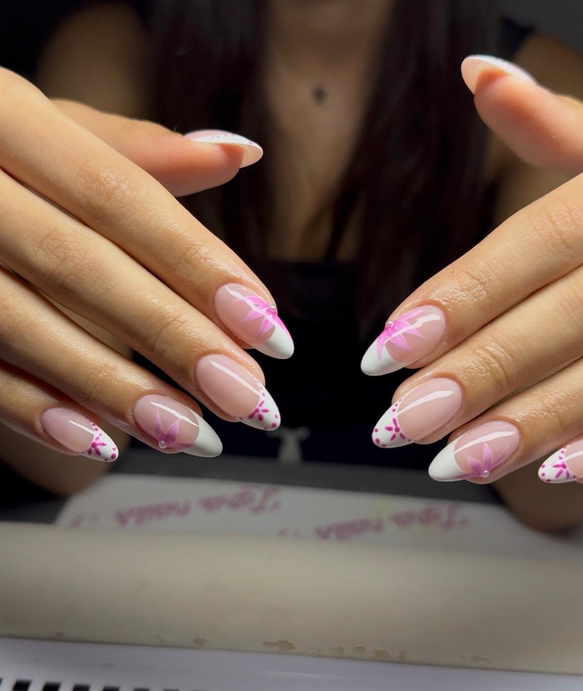 Elegant French nail design 1